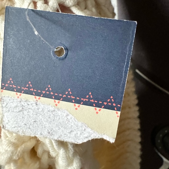 New with tags Roxy Wave Vibe tank in marshmallow - Picture 8 of 14